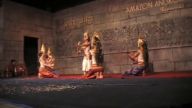 Это в столовой.. в кхмерско столовой... смотреть онлайн