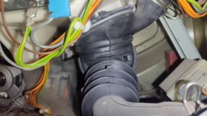 стиральная машина Bosch Maxx 4 не спускает воду, падает в ав