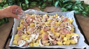 Куриное филе с картофелем и грибами в духовке.