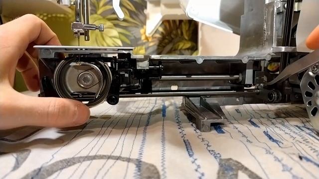 Обзор внутреннего устройства Singer 6180 смотреть онлайн