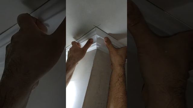 Как вырезать внешний угол потолочного плинтуса смотреть онлайн