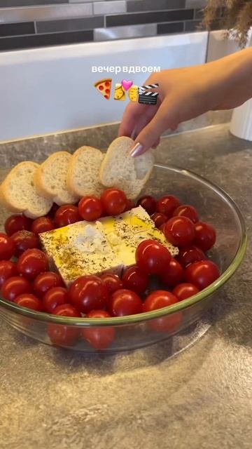 Пицца, вкусная закуска, сериал и муж рядом - что может б смотреть онлайн