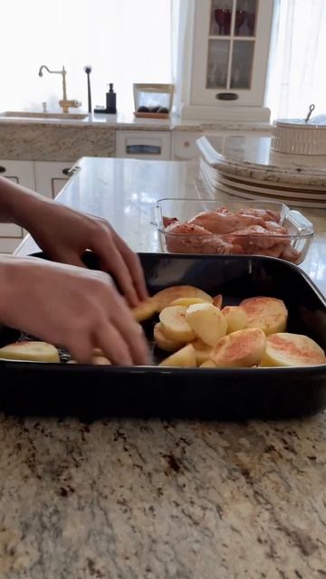 Запечённый кролик в духовке #мясо #мясовдуховке #вкусн смотреть онлайн