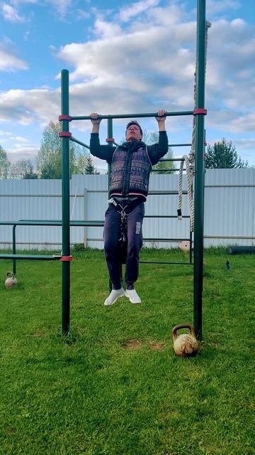 Подтягивания с доп весом #shorts #фитнес #спорт #подтягива смотреть онлайн