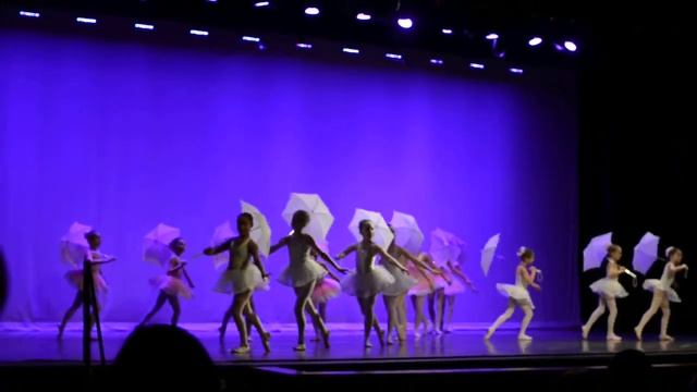 Танец с зонтиками смотреть онлайн