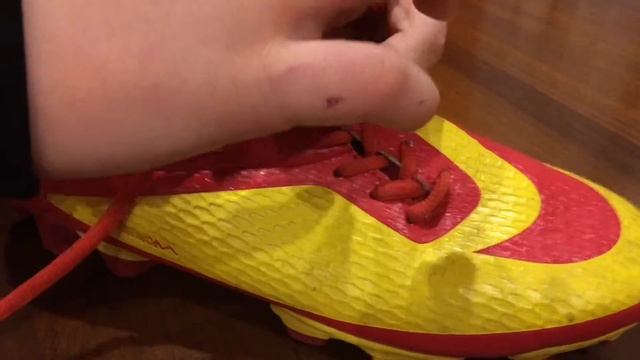 Как просто и прикольно завязывать шнурки? Легко! #прикольныйспособзавязыватьщнурки смотреть онлайн