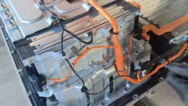 Шевроле Болт ЕВ ремонт батареи Chevrolet Bolt EV машина не ед? смотреть онлайн