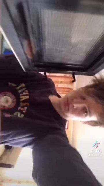 ПОЛОЖИЛ ТЕЛЕФОН В МИКРОВОЛНОВКУ??? ( телефону пиз….) смотреть онлайн