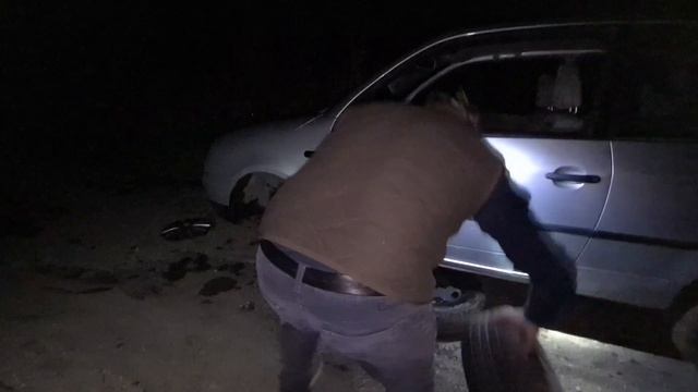 А ВЫ ДУМАЛИ ВСЕ ЗАКОНЧИЛОСЬ.... КАК ПОМЕНЯТЬ КОЛЕСО НОЧЬЮ смотреть онлайн