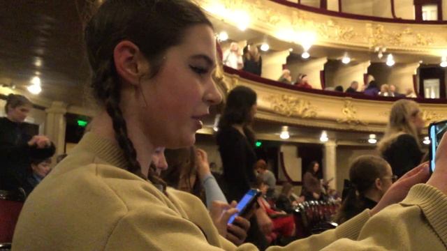 Николяшка снова организовала нас на балет, сегодня Жизель смотреть онлайн