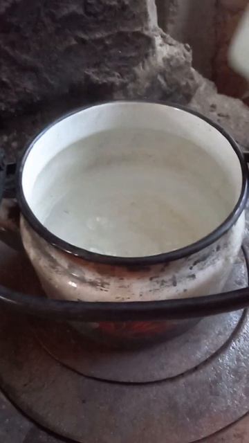 Чайник уже закипает на Печи Обогрева на Живом Огне 9-ог смотреть онлайн