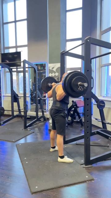 Elvin Mamedov — увереный присед с весом 180 кг смотреть онлайн