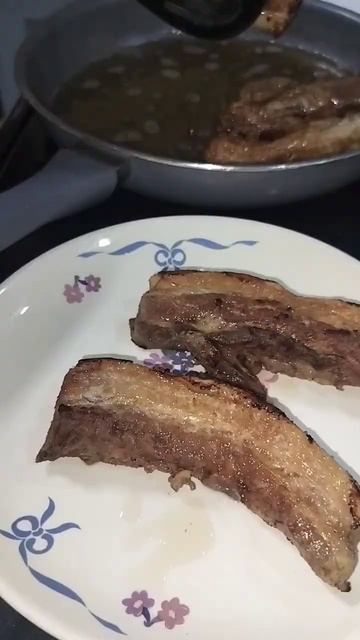 pork belly. chicharrones свиная грудинка सुअर के पेट का मा? смотреть онлайн