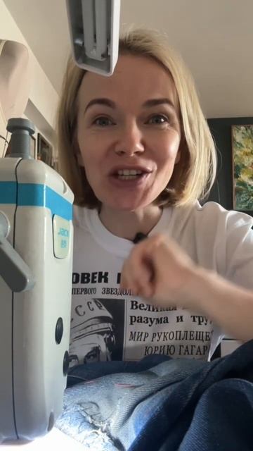 Игла швейной машины вошла повдоль в ноготь, у вас тако?