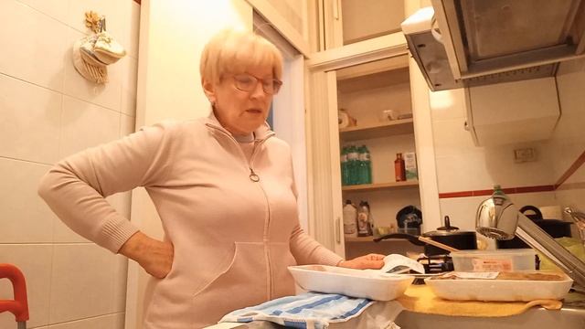 У меня тоже чёрная пятница, скупаю всё. Выгуливаю наря смотреть онлайн