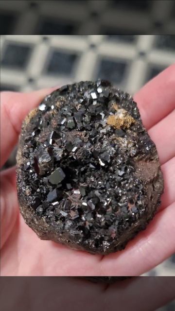 Минерал Андрадит✨️ смотреть онлайн