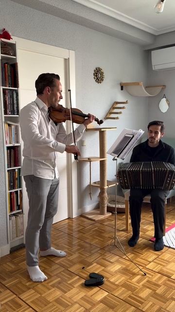 Потрясающее танго! (Линус Рот🎻 и Клаудио Константини🪗) смотреть онлайн