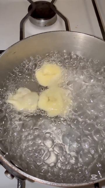 Пельмени на молоке #пельмени #еда #вкусно #хозяйкамназ? смотреть онлайн