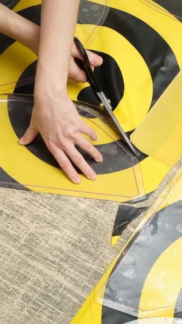 Переработали 2500 курьерских рюкзаков в 5000 поясных сумо