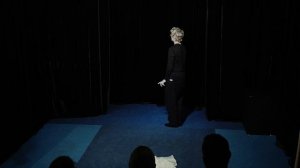 Этюд Человек-предмет. Робот пылесос