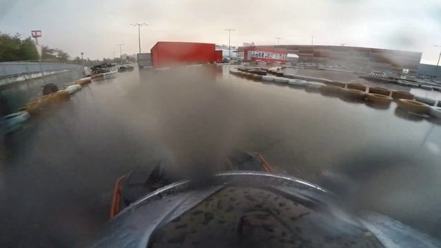 Дождевой круг на автодроме Lux Kart
