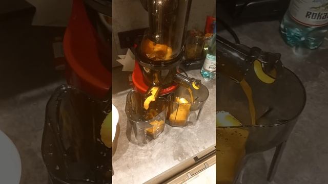 Обзор соковыжималки kronier 350вт. сок из мандаринов. смотреть онлайн