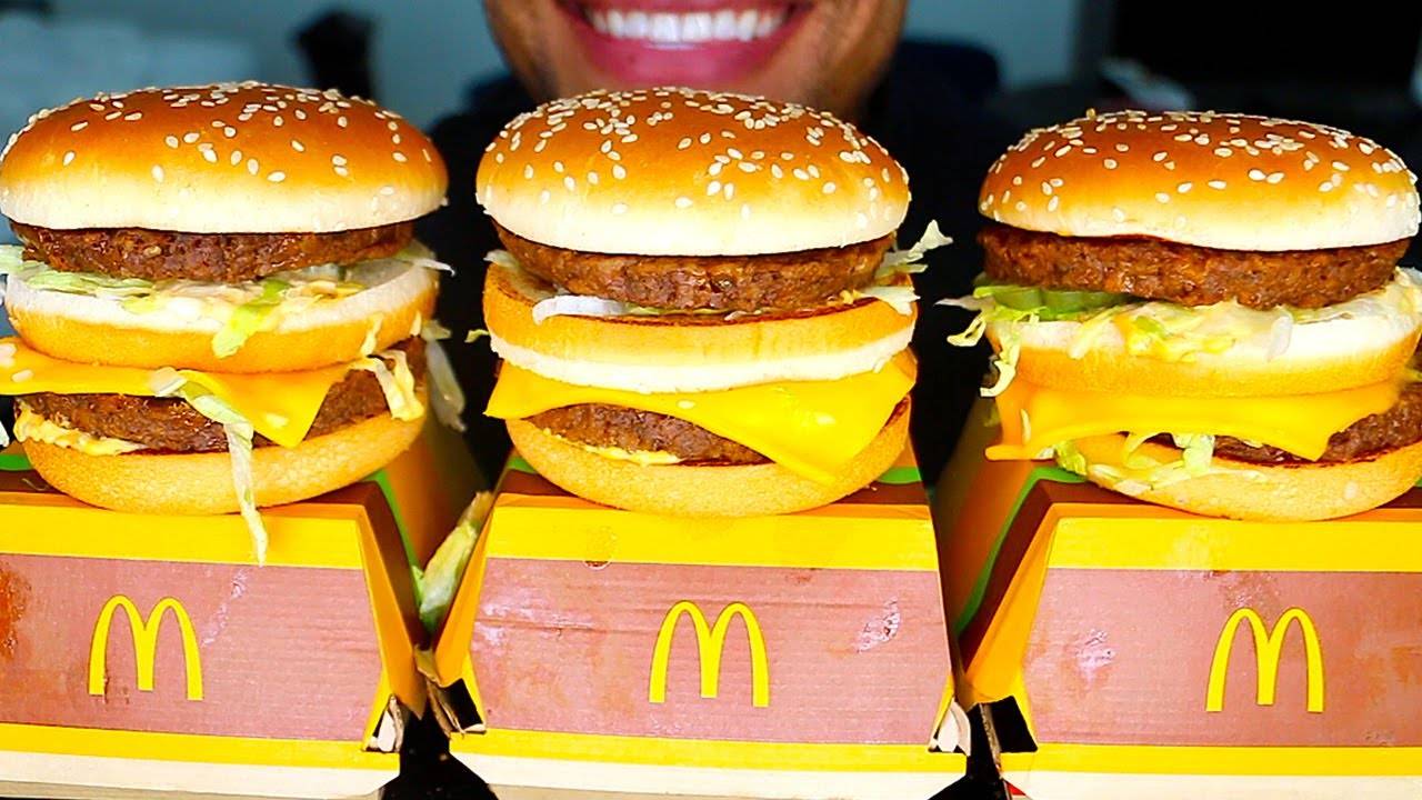 ТРИ СОЧНЫХ БИГМАКА ЗА ШЕСТЬ МИНУТ: МУКБАНГ McDonalds смотреть онлайн