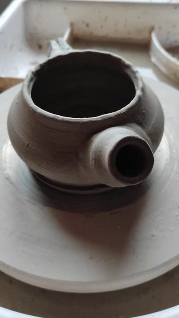 гончарный чайник на круге смотреть онлайн