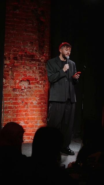 Жестко прожарил девушек ведущих и диджеев. #прожарка #standup #ведущий #диджей #свадьба #артемпалыч
