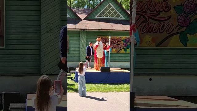 Дед Мороз из Великого Устюга дал старт летним каникул? смотреть онлайн