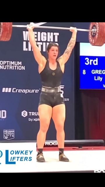 Девушка, или мужик, Штангу 120 кг, в толчке подняла вверх смотреть онлайн