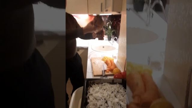 дикий сазан в духовке с овощами смотреть онлайн