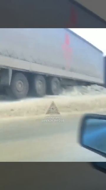 На трассе Пенза-Тамбов разметало в стороны фуры смотреть онлайн