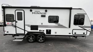 Внедорожный прицеп на 3 спальных места. Продумана каждая мелочь. Автодом Winnebago 2225RL