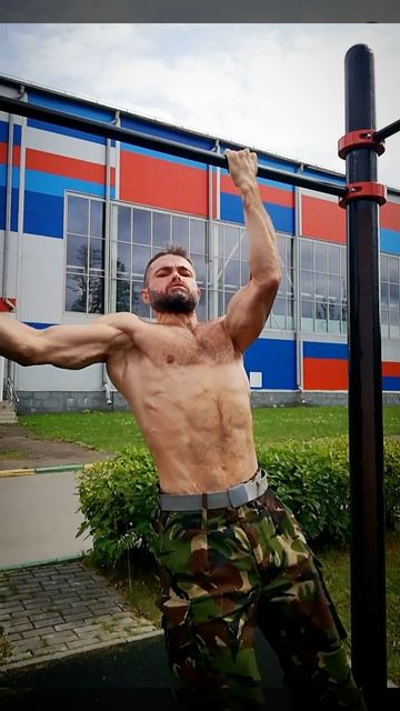 Тренировка подтягивания на одной руке. Воркаут в 46. смотреть онлайн