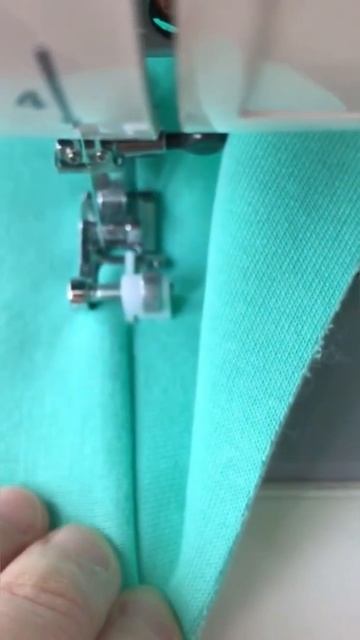 Лапка G - волшебница ровных строчек! Как отстрочить фут