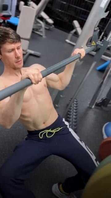 ПЛАСТИЛИНОВАЯ СПИНА 😳 #биомеханика #спорт #спина смотреть онлайн