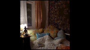 Шум старого холодильника и часов со звуками деревни. Л