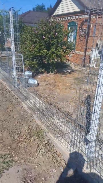 Габион компонация белые колоны мрамор и крупный серый смотреть онлайн