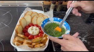 🍕Запеченный сыр Камамбер в духовке с чесноко и помид?