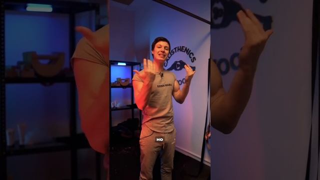 Широкая рельефная спина на турнике #shorts #фитнес #спорт смотреть онлайн