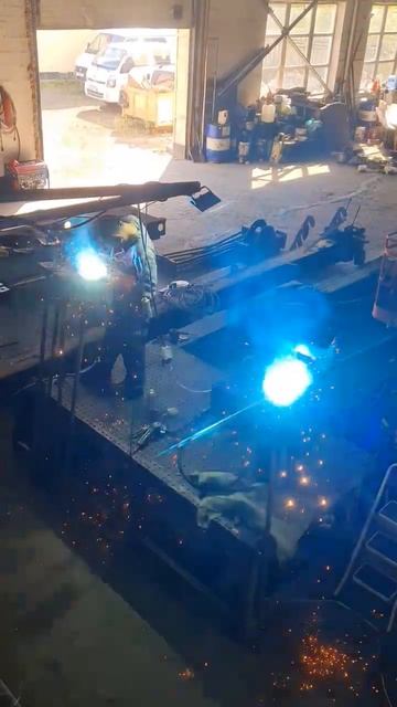 Жарко #welding #welder #сварка #сварщик #арматура #металлоиска смотреть онлайн