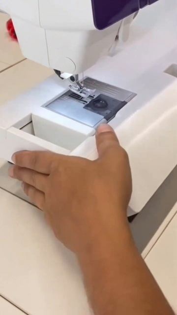 Как установить окантователь на домашнюю швейную маши?