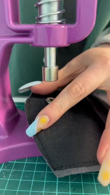 Ставлю кнопки с помощью пресса 💪🏻