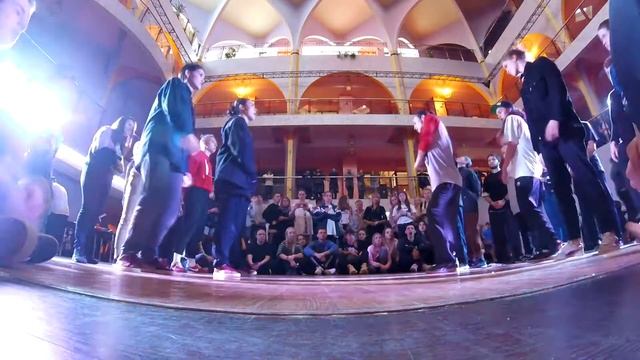 ЛИЗА, ИРИШЕС, ПЧЕЛА, ЭЛЯ vs FISTALIKA, MR.FUNNY, POLCHA, IZZY смотреть онлайн