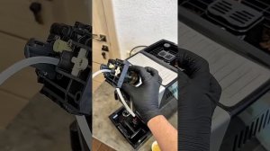 Кофемашина Delonghi с водой в жмыхе.  Небольшой ликбез по у