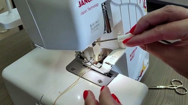 Janome ArtStyle 4057. 3-ниточный узкий шов