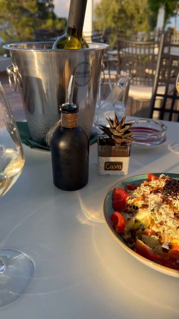 Салат Cava в ресторане Cava на острове Брач Хорватия смотреть онлайн