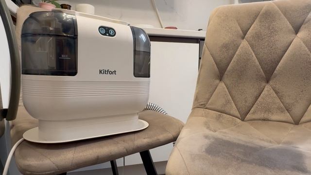 Чистим мебель моющим пылесосом KITFORT KT-5325 смотреть онлайн