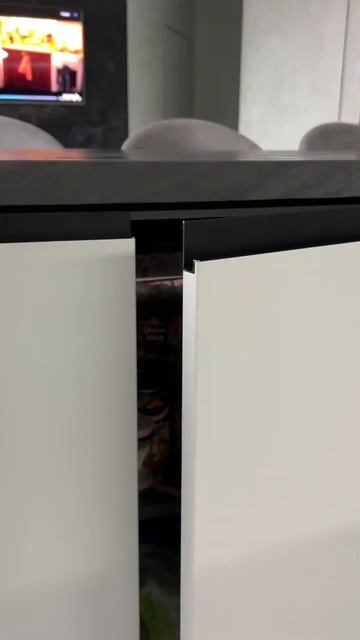 Обзор большой кухни с островом в Минске смотреть онлайн